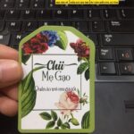 Mẫu Nhãn Mác Quần Áo shop thời trang Mẹ Gạo quần áo trẻ em bế theo hình